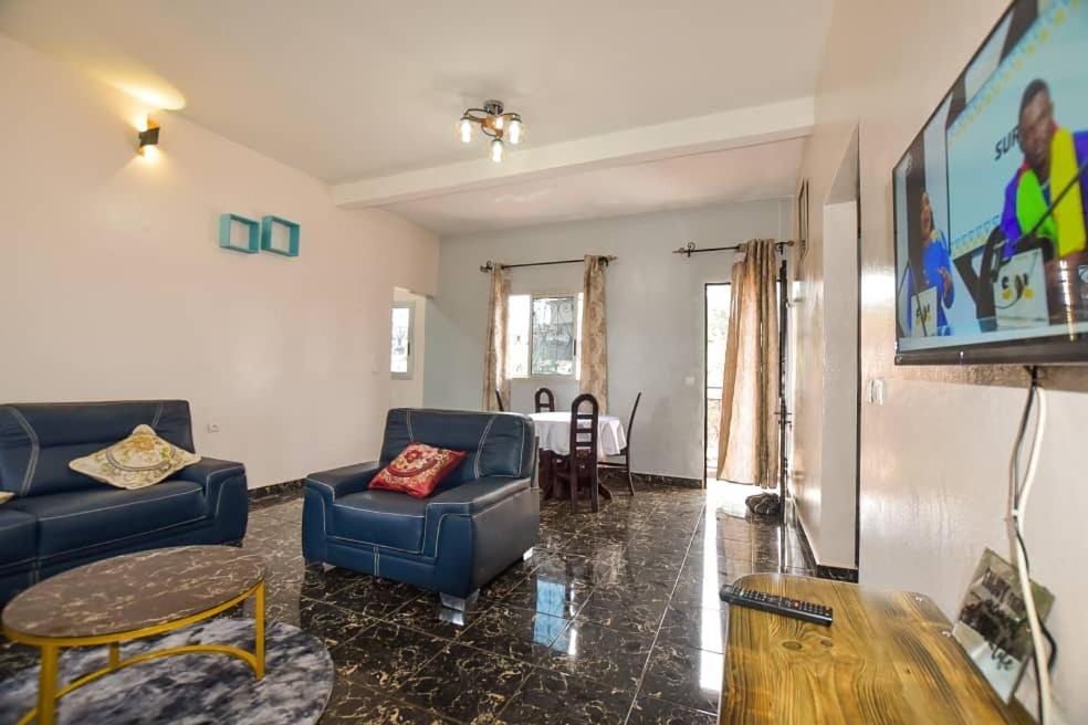 Appartements Neuf De Haut Standing Dm & Ng A Bafoussam Exterior foto
